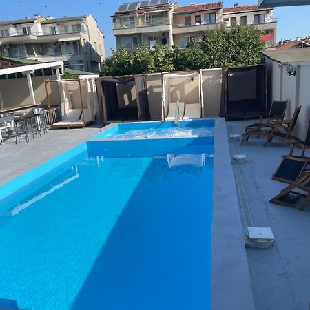 Family Hotel Malibu Chernomorets Buitenkant foto