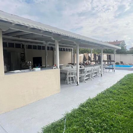 Family Hotel Malibu Chernomorets Buitenkant foto