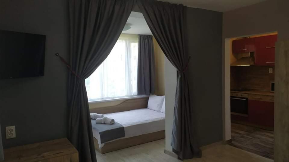 Family Hotel Malibu Chernomorets Buitenkant foto