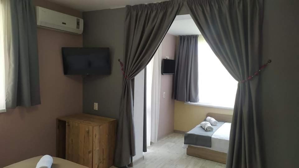 Family Hotel Malibu Chernomorets Buitenkant foto