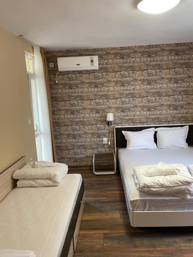 Family Hotel Malibu Chernomorets Buitenkant foto