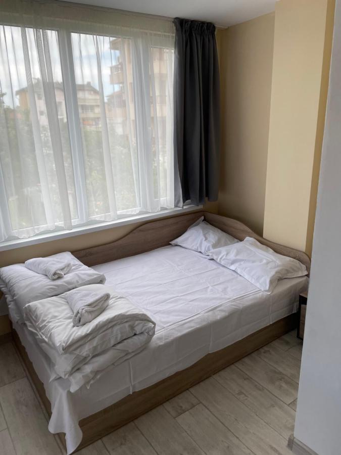 Family Hotel Malibu Chernomorets Buitenkant foto