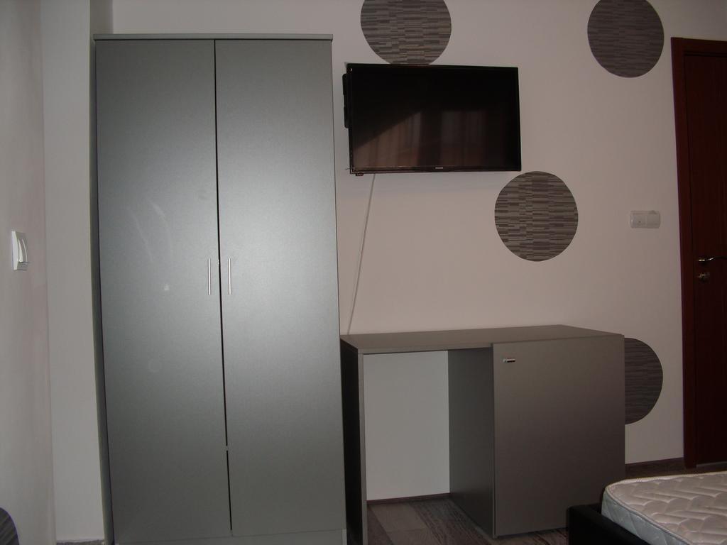 Family Hotel Malibu Chernomorets Buitenkant foto