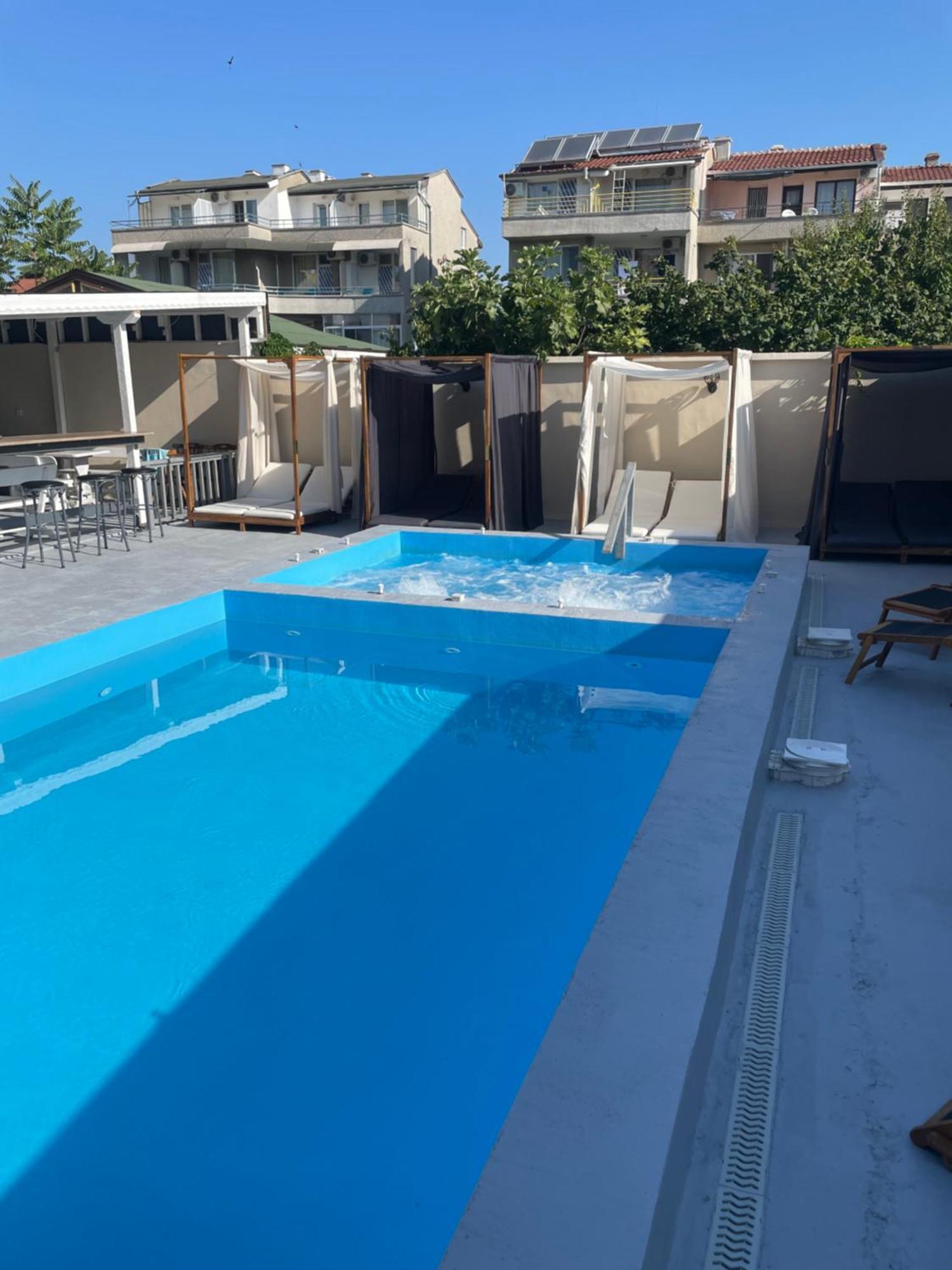 Family Hotel Malibu Chernomorets Buitenkant foto