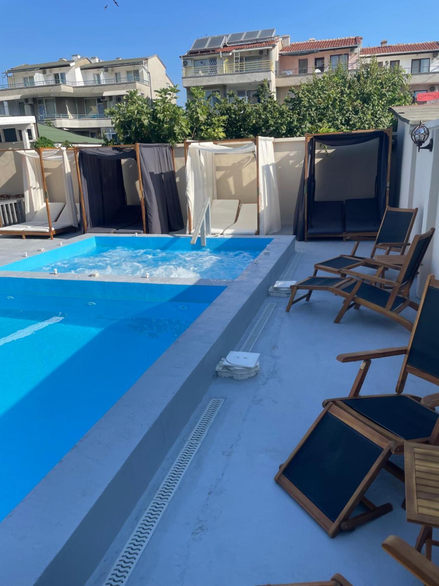Family Hotel Malibu Chernomorets Buitenkant foto