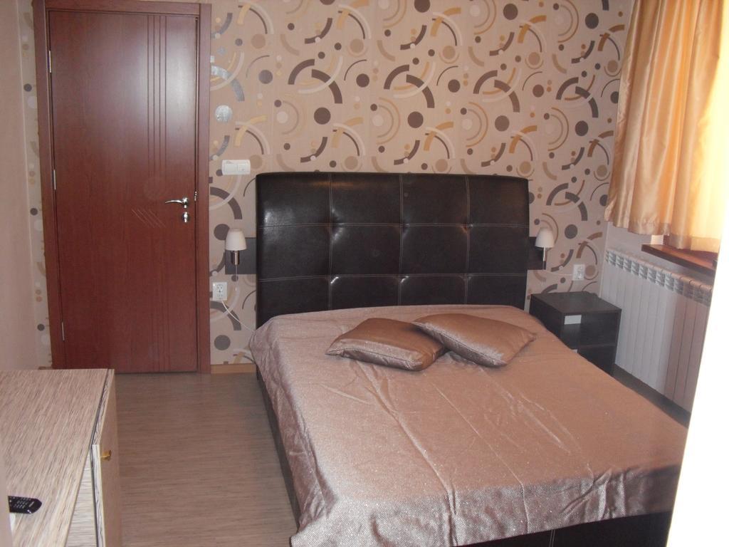 Family Hotel Malibu Chernomorets Buitenkant foto