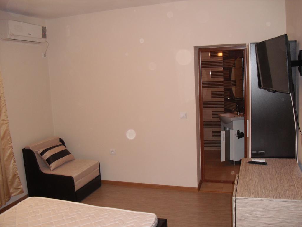 Family Hotel Malibu Chernomorets Buitenkant foto