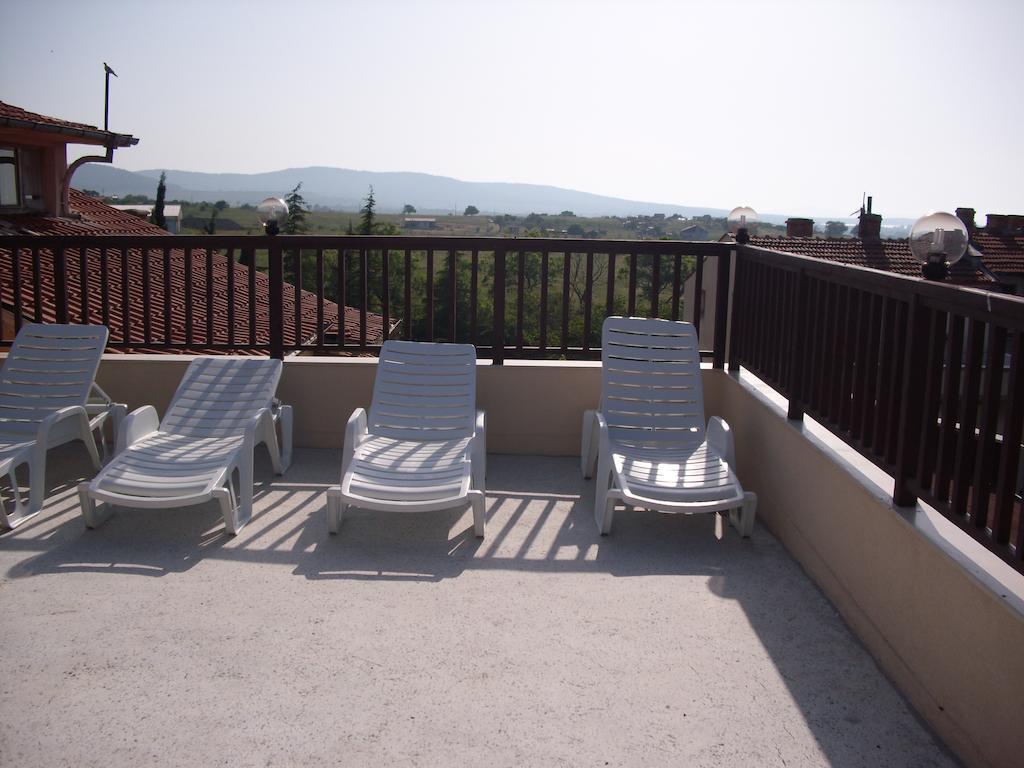 Family Hotel Malibu Chernomorets Buitenkant foto
