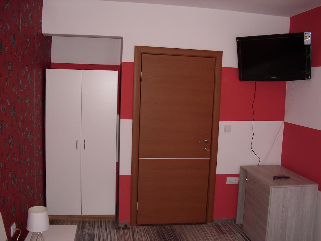 Family Hotel Malibu Chernomorets Buitenkant foto