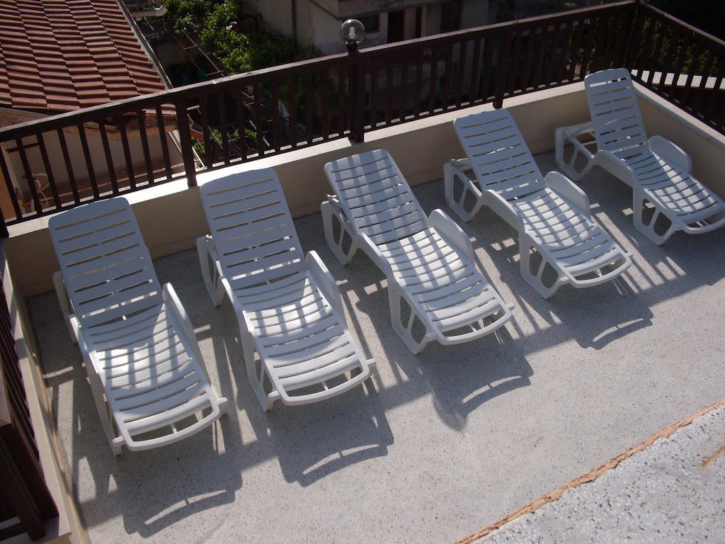 Family Hotel Malibu Chernomorets Buitenkant foto