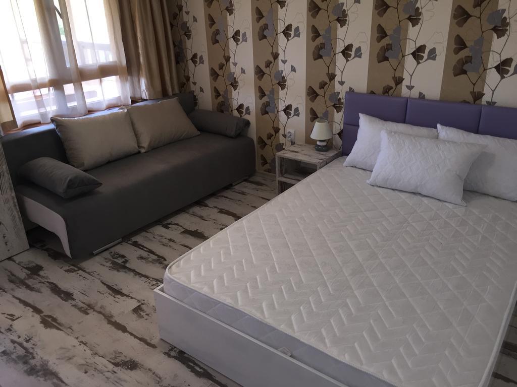 Family Hotel Malibu Chernomorets Buitenkant foto
