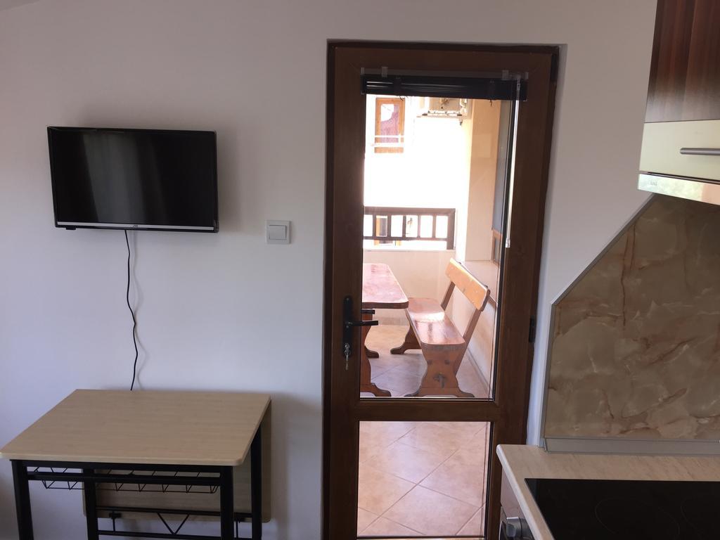 Family Hotel Malibu Chernomorets Buitenkant foto