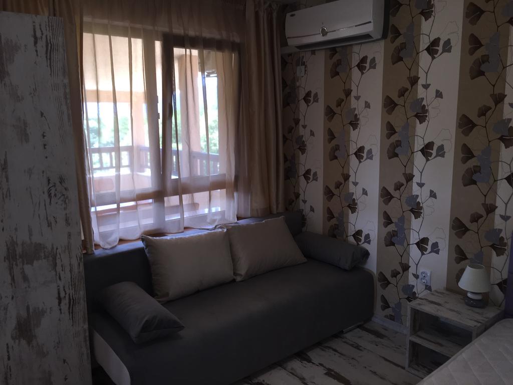 Family Hotel Malibu Chernomorets Buitenkant foto