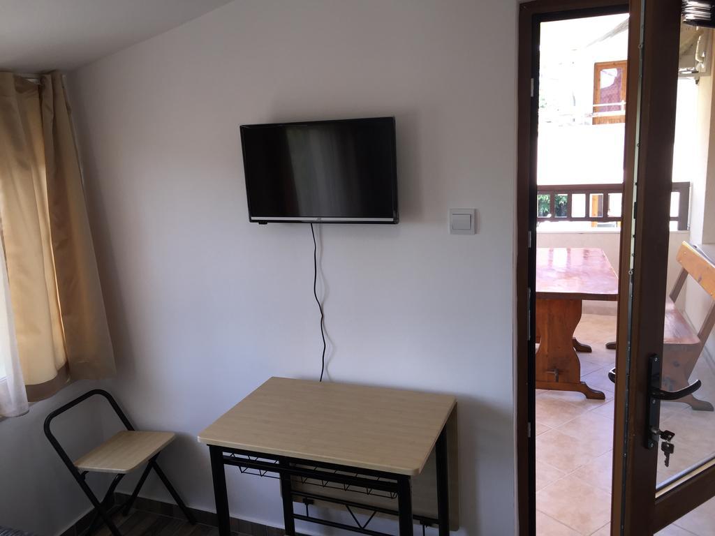 Family Hotel Malibu Chernomorets Buitenkant foto