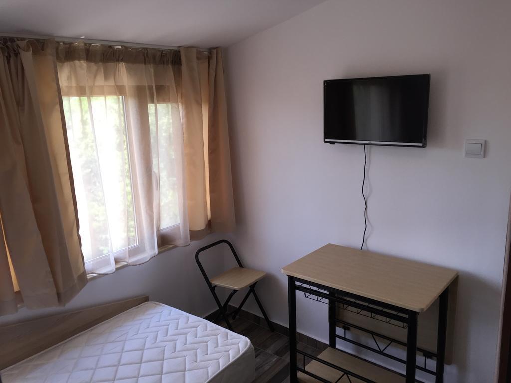 Family Hotel Malibu Chernomorets Buitenkant foto