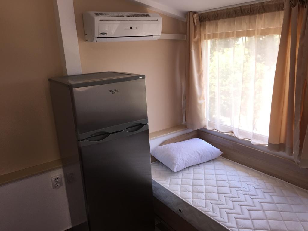 Family Hotel Malibu Chernomorets Buitenkant foto